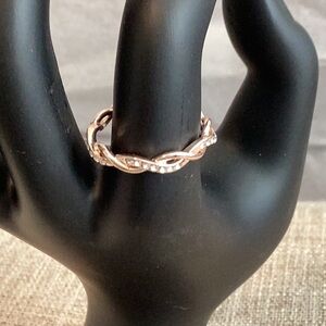 Elegant Gold Twisted Ring
